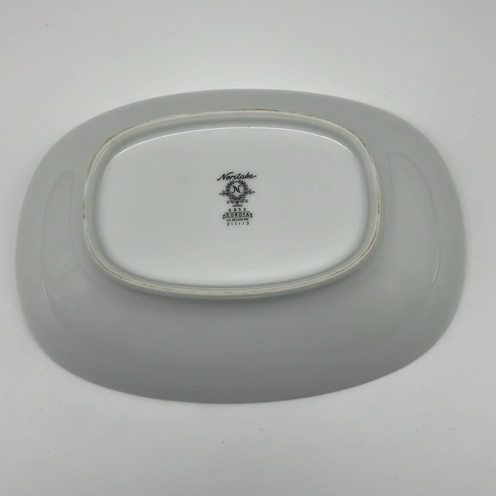 Noritake Soroya 6853 Oval Serving Dish‎ Light Green Daisy Simple Floral Pattern